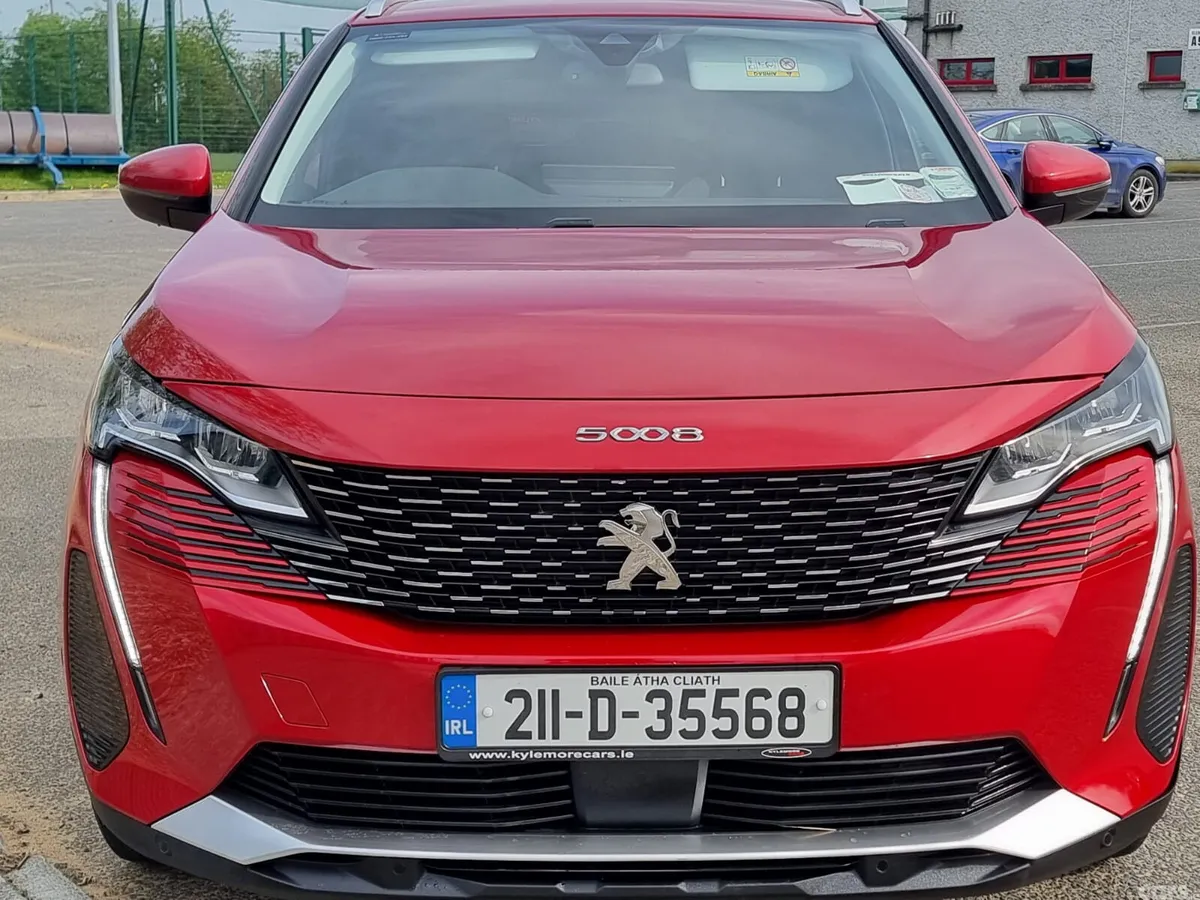 Peugeot 5008 MPV, Petrol, 2021, Red