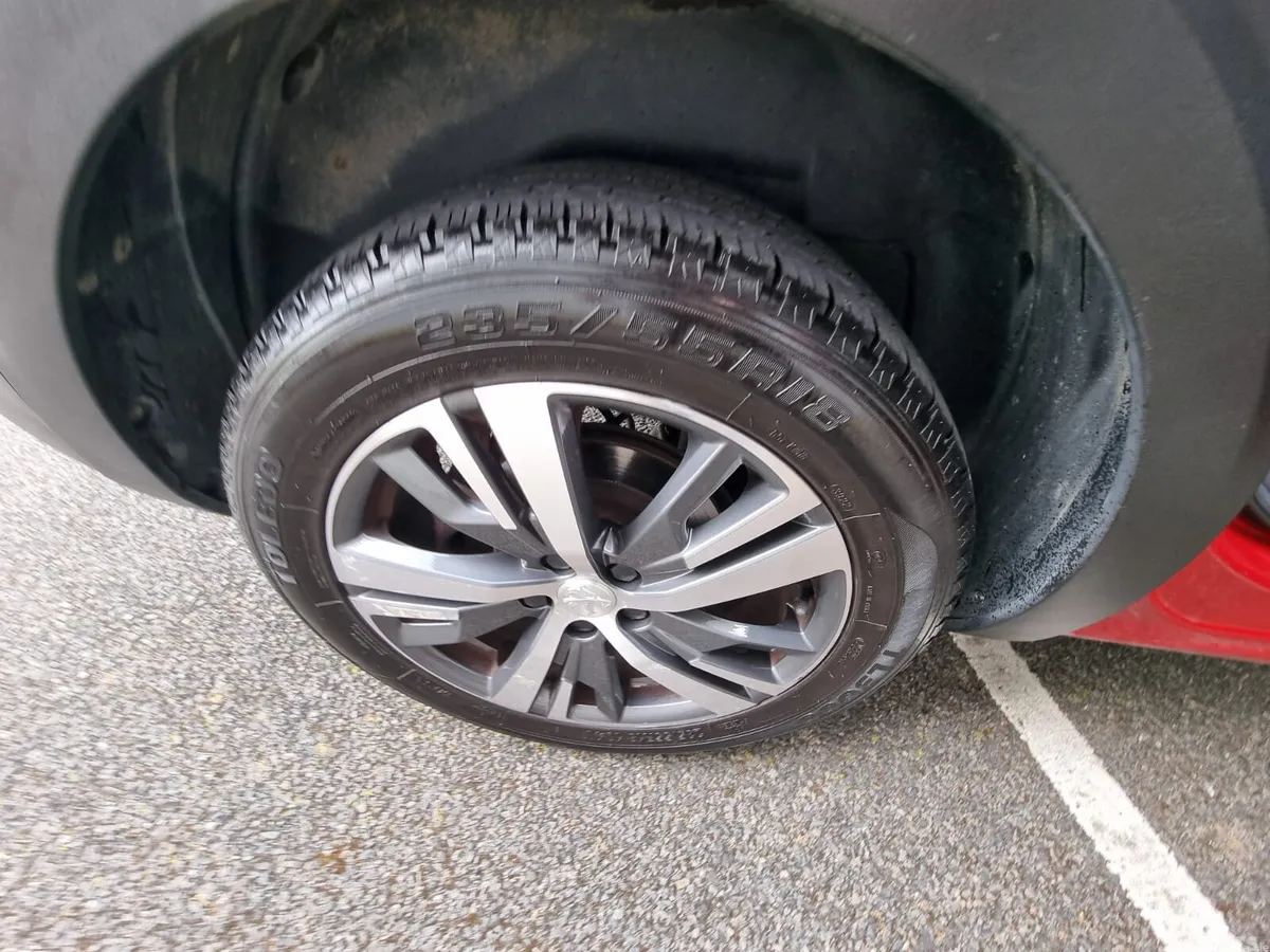 Peugeot 5008 MPV, Petrol, 2021, Red