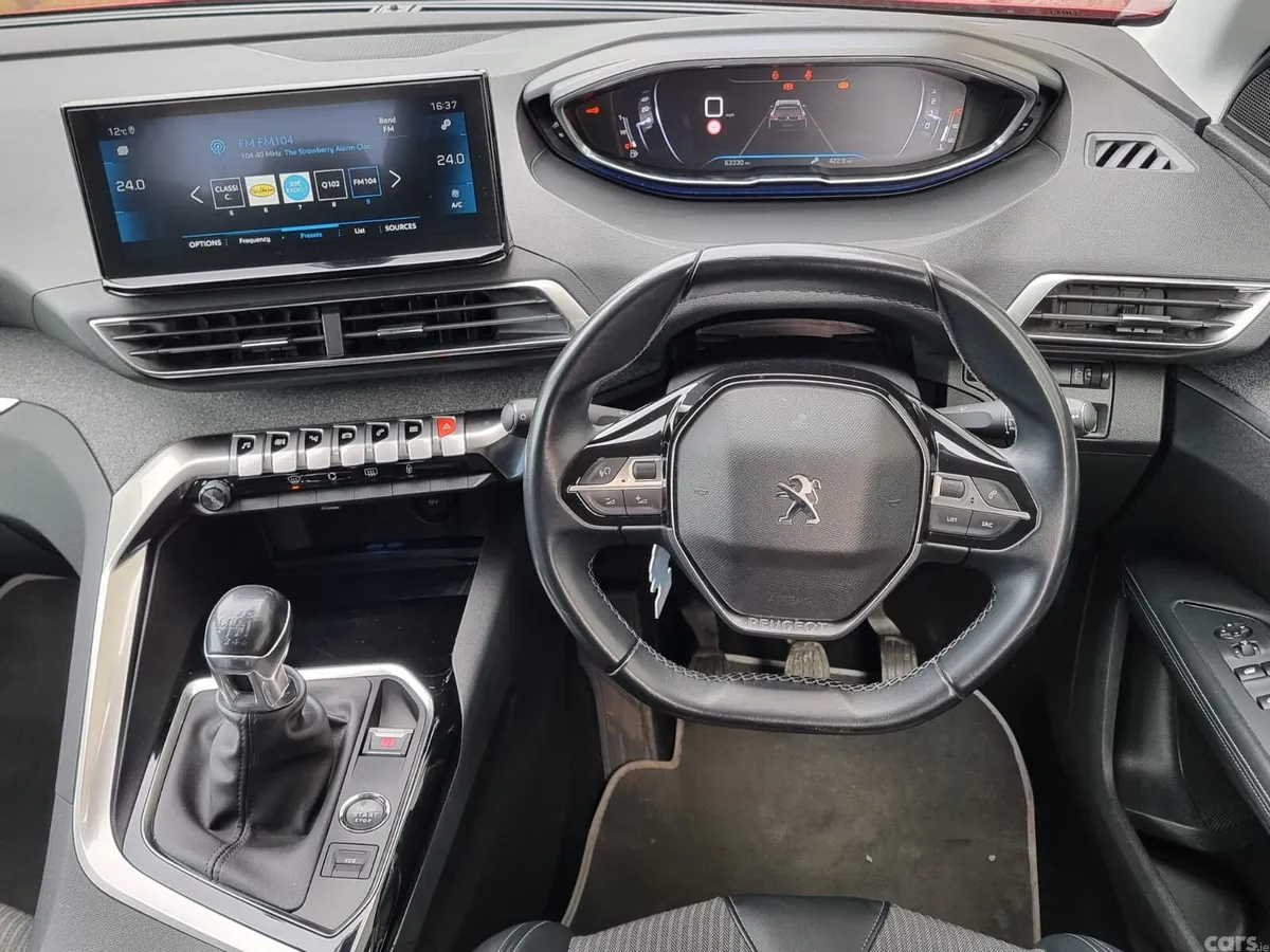 Peugeot 5008 MPV, Petrol, 2021, Red