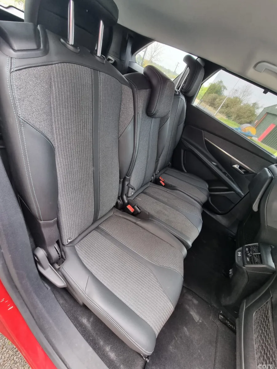 Peugeot 5008 MPV, Petrol, 2021, Red