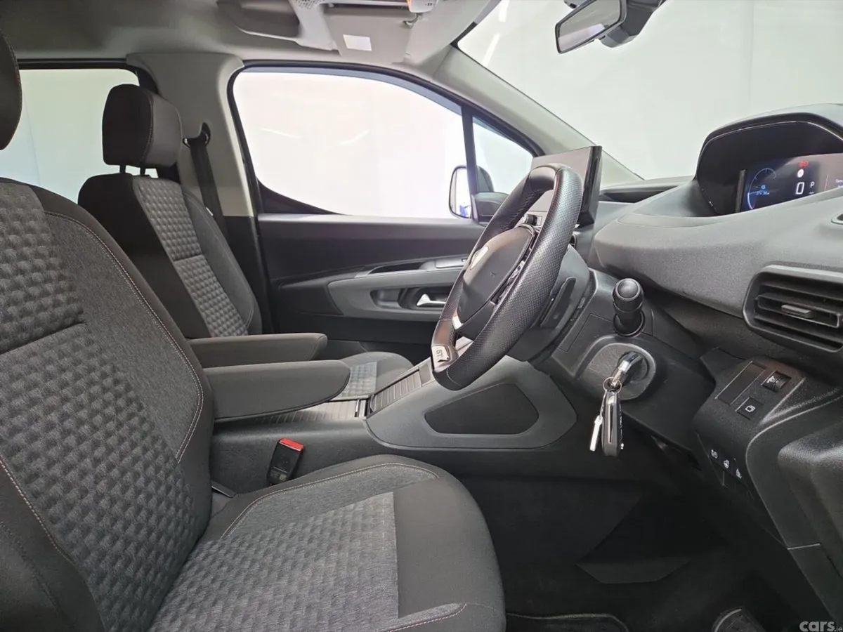 Peugeot e-Rifter MPV, Electric, 2025, Green