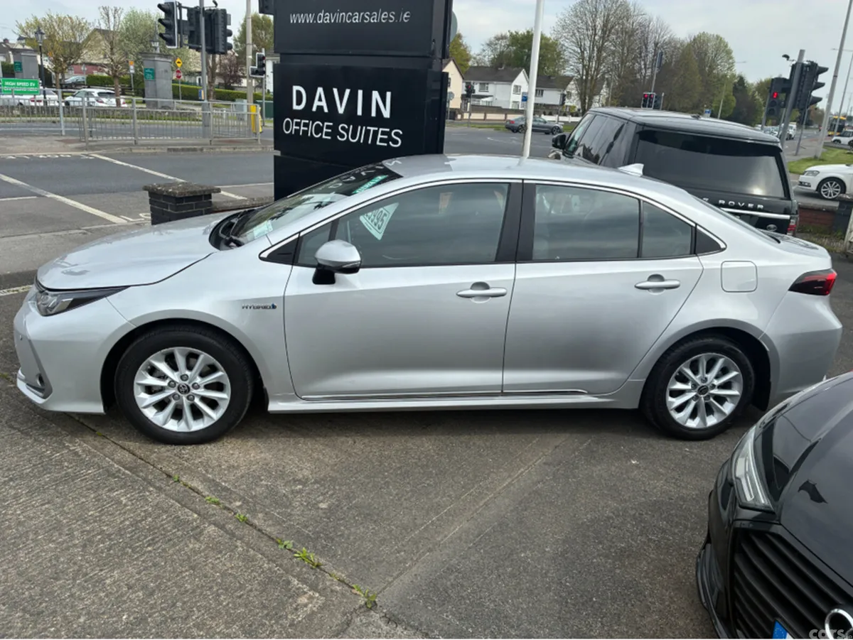 Toyota Corolla Saloon, Petrol Hybrid, 2022, Grey