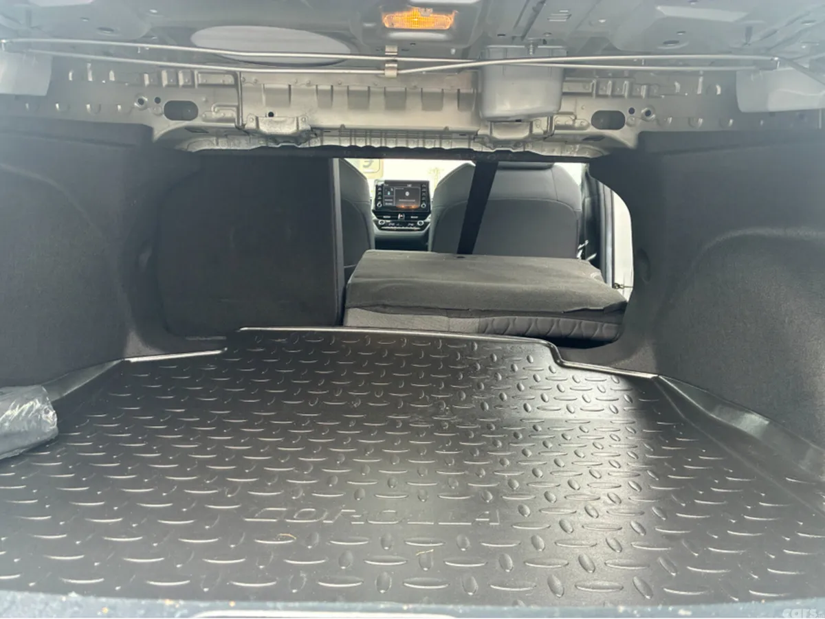 Toyota Corolla Saloon, Petrol Hybrid, 2022, Grey