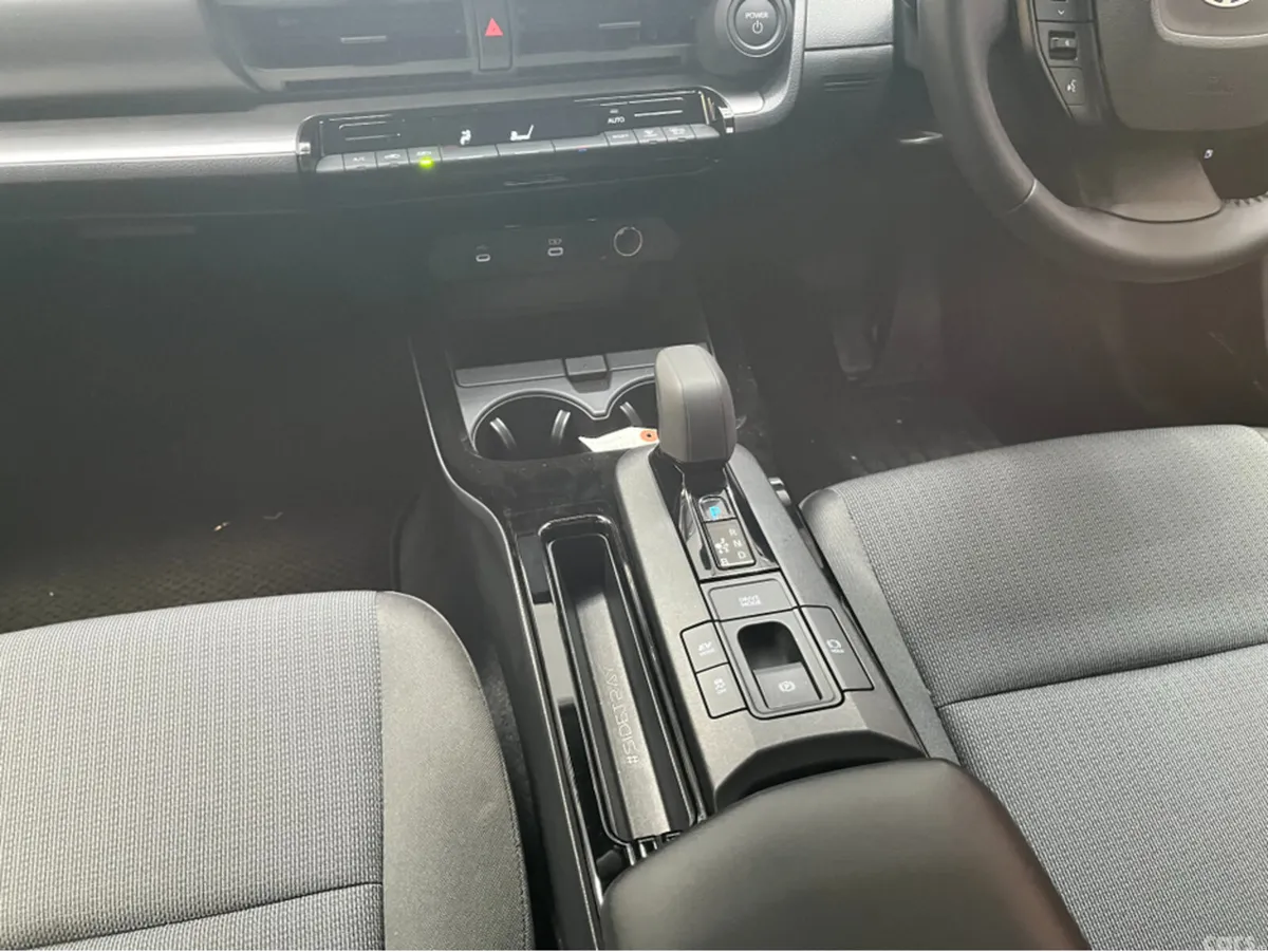 Toyota Prius Estate, Petrol, 2025, Silver