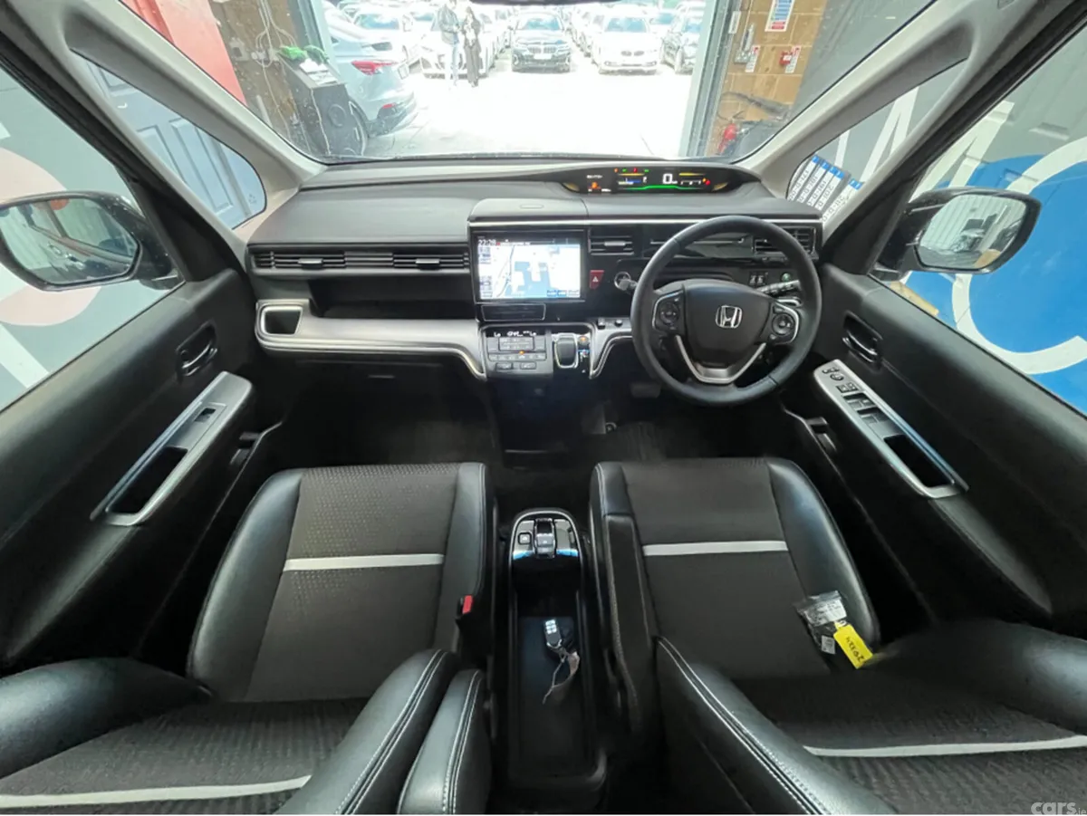 Honda Stepwagon MPV, Petrol Hybrid, 2021, Black