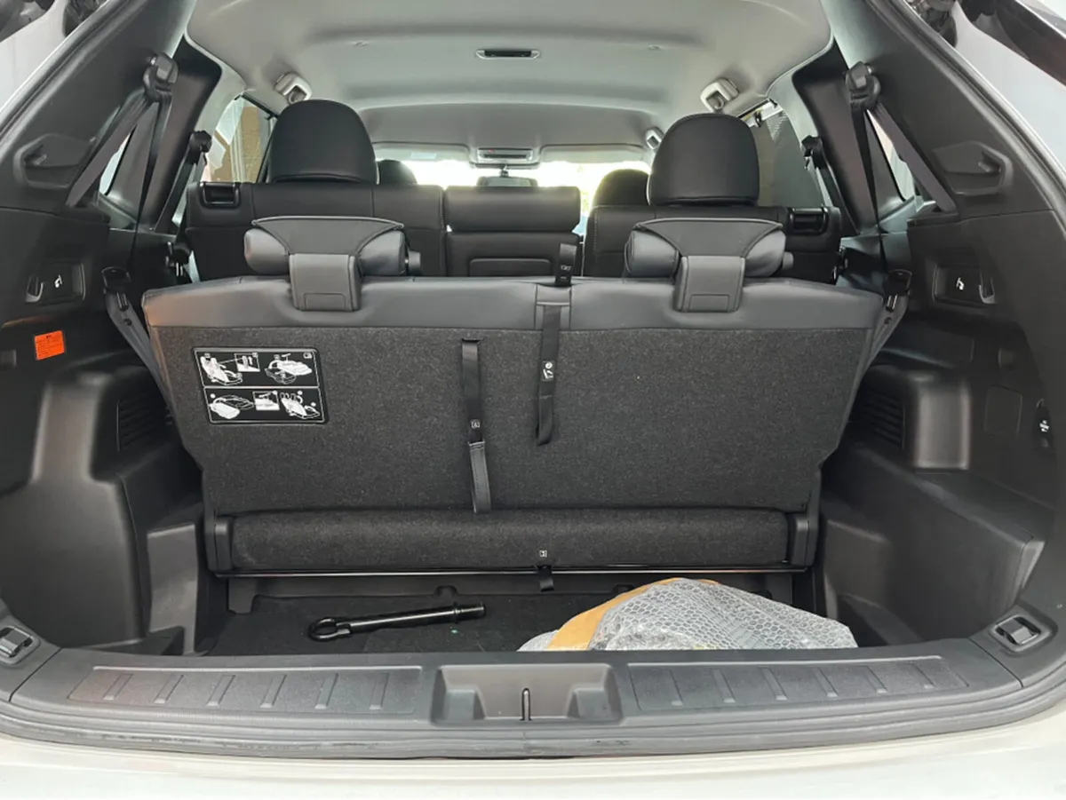 Mitsubishi Outlander SUV, Petrol Plug-in Hybrid, 2024, White