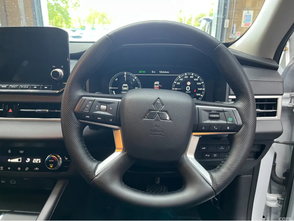 Mitsubishi Outlander SUV, Petrol Plug-in Hybrid, 2024, White