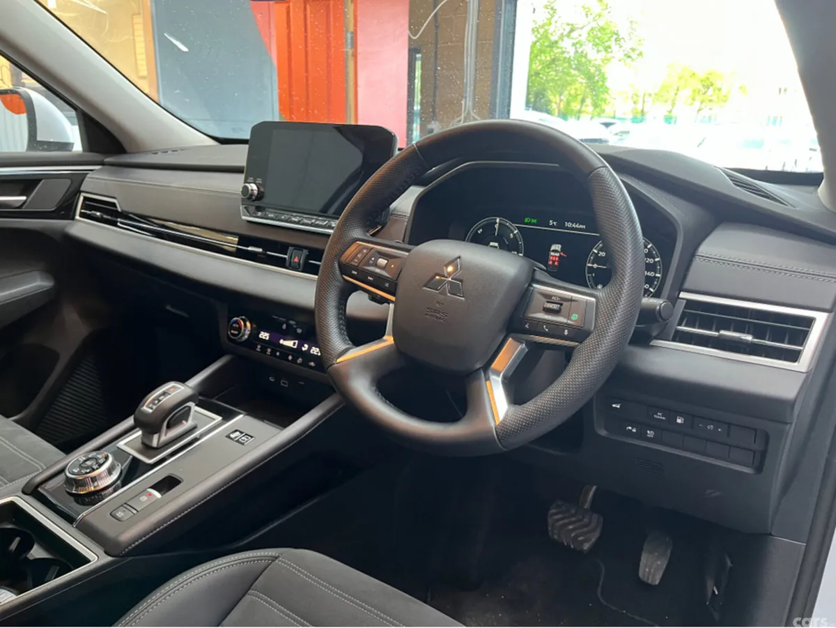 Mitsubishi Outlander SUV, Petrol Plug-in Hybrid, 2024, White