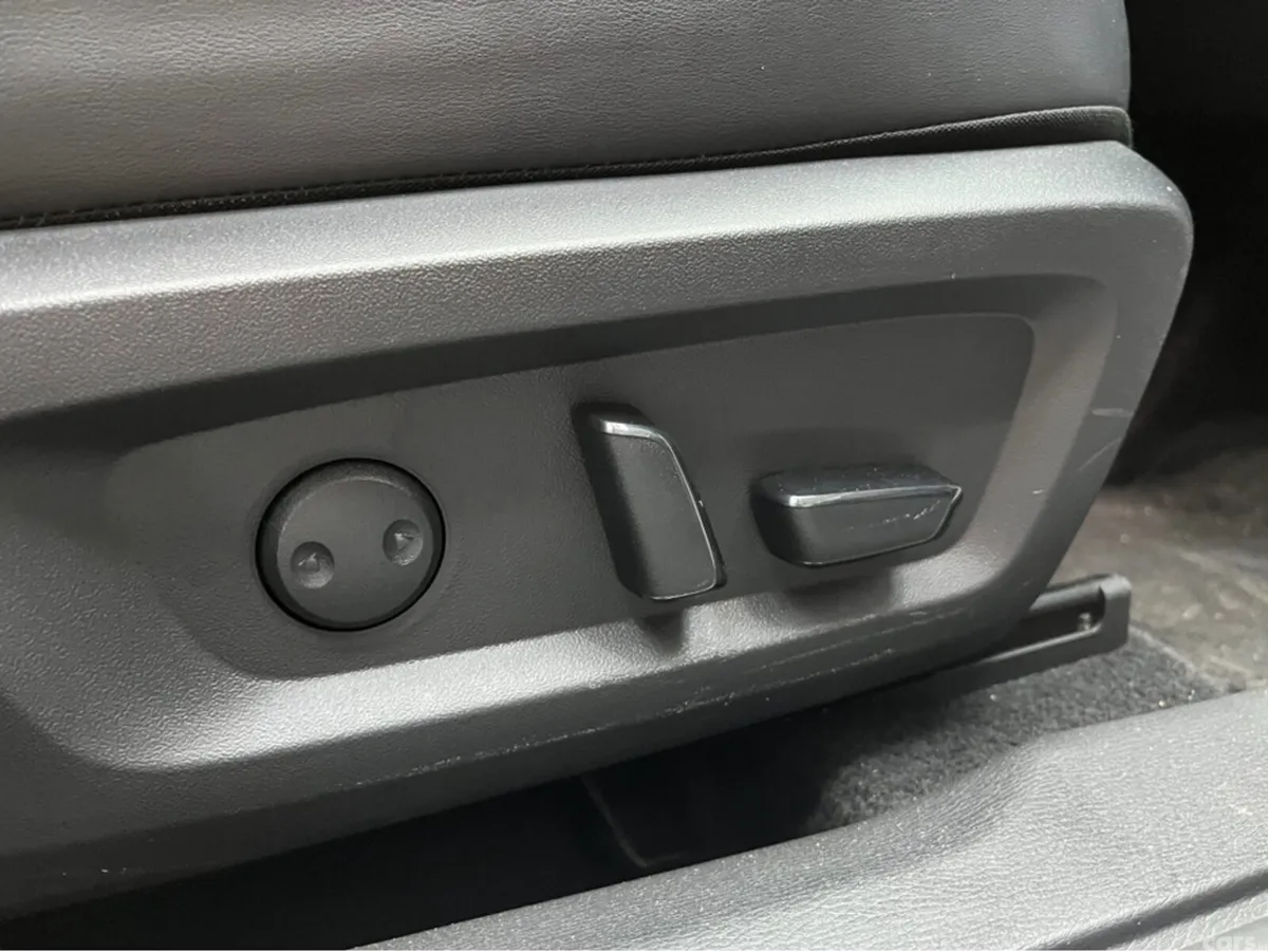 Mitsubishi Outlander SUV, Petrol Plug-in Hybrid, 2024, White
