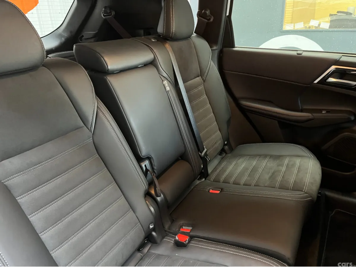 Mitsubishi Outlander SUV, Petrol Plug-in Hybrid, 2024, White
