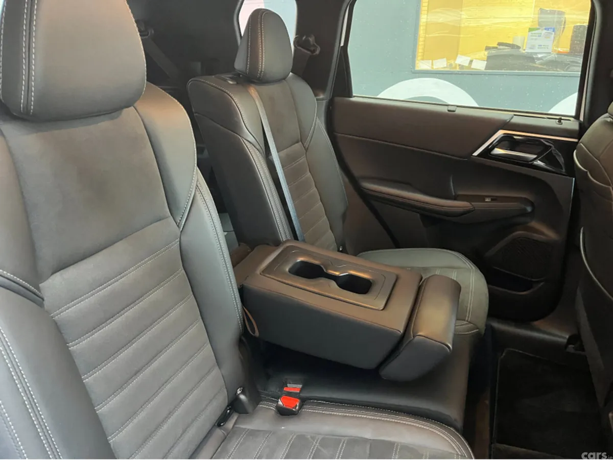 Mitsubishi Outlander SUV, Petrol Plug-in Hybrid, 2024, White