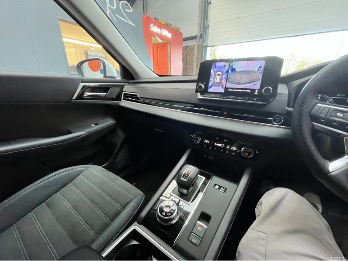Mitsubishi Outlander SUV, Petrol Plug-in Hybrid, 2024, White