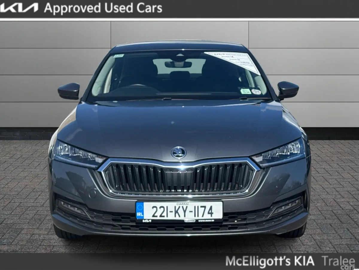 Skoda Octavia Saloon, Petrol, 2022, Grey