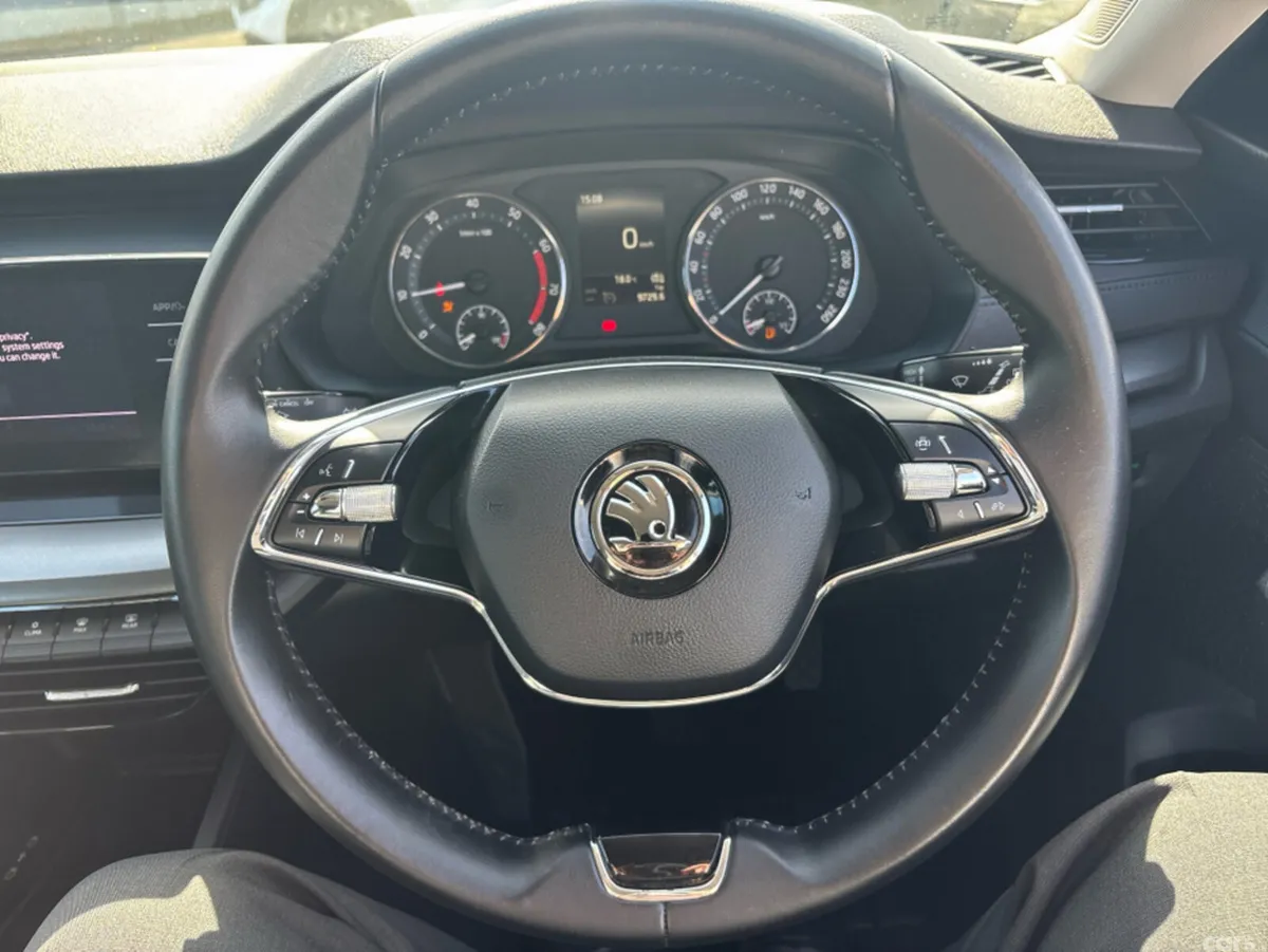 Skoda Octavia Saloon, Petrol, 2022, Grey