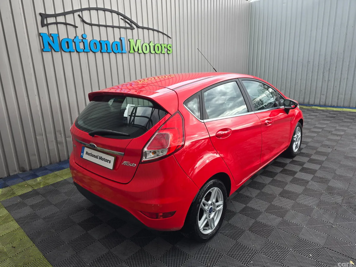 Ford Fiesta Hatchback, Petrol, 2014, Red