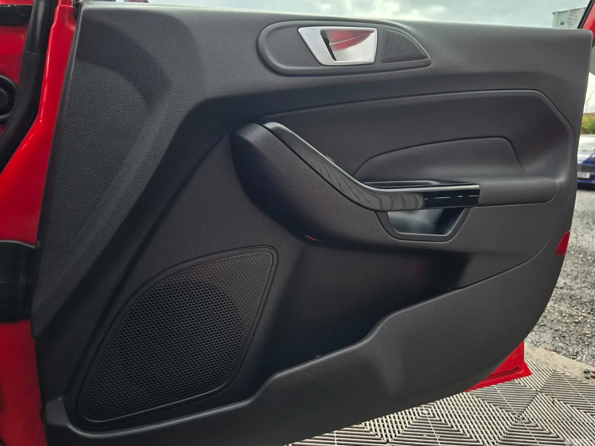 Ford Fiesta Hatchback, Petrol, 2014, Red