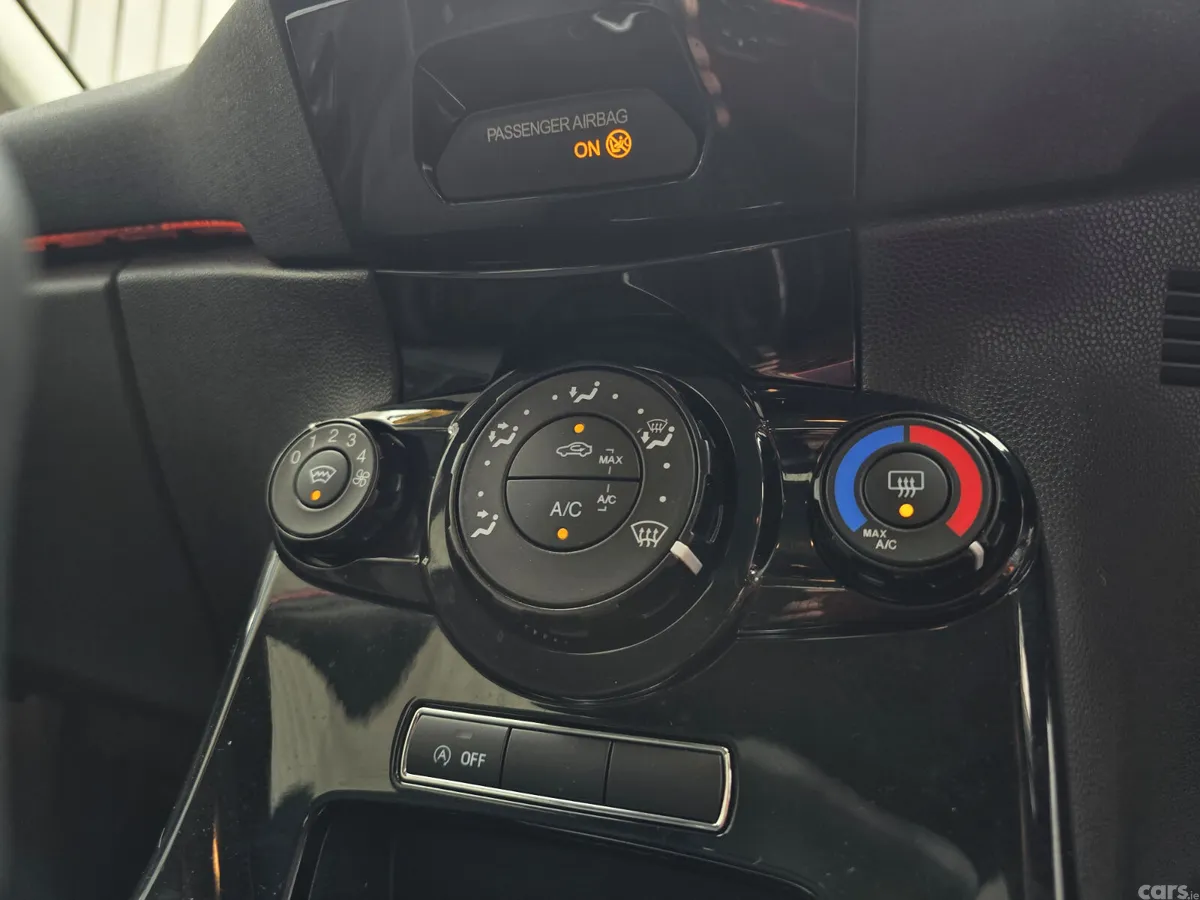 Ford Fiesta Hatchback, Petrol, 2014, Red