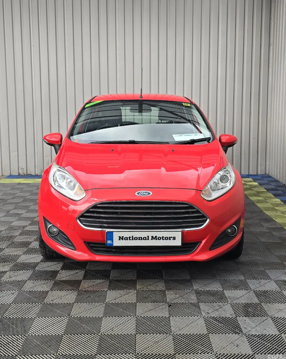 Ford Fiesta Hatchback, Petrol, 2014, Red
