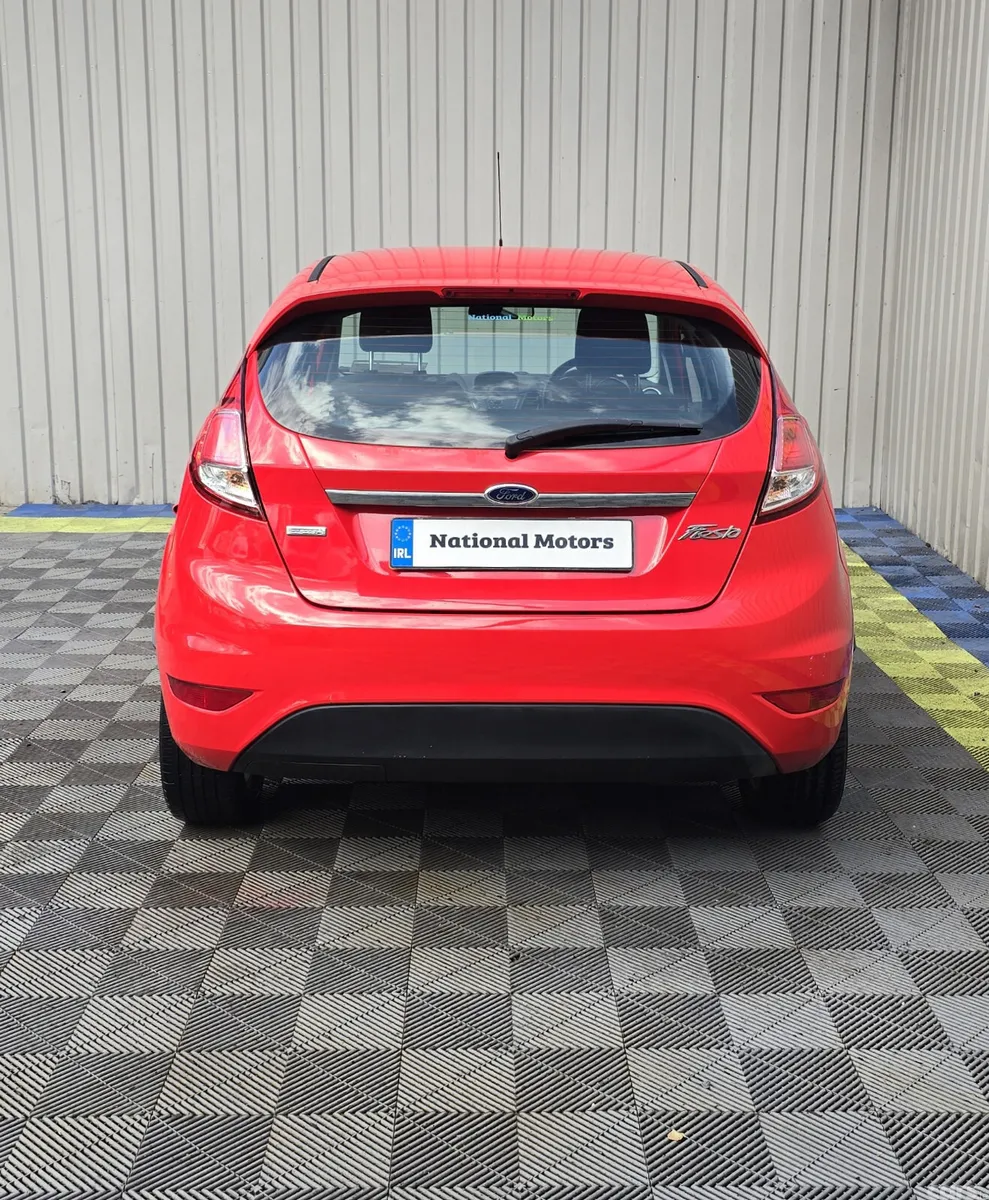 Ford Fiesta Hatchback, Petrol, 2014, Red