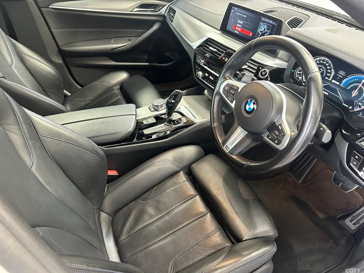 BMW 5-Series Saloon, Petrol Plug-in Hybrid, 2017, White