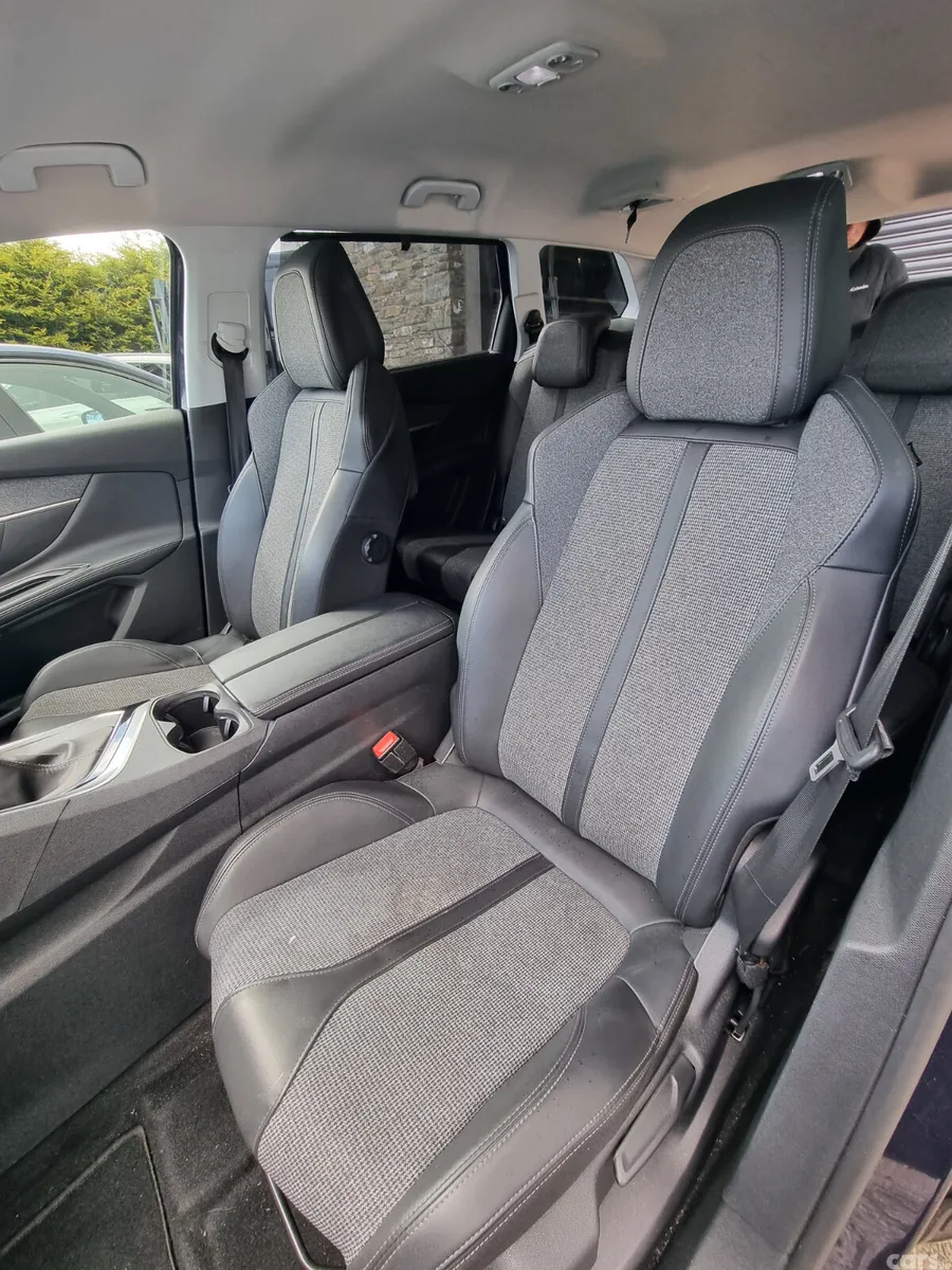 Peugeot 5008 MPV, Diesel, 2019, Blue