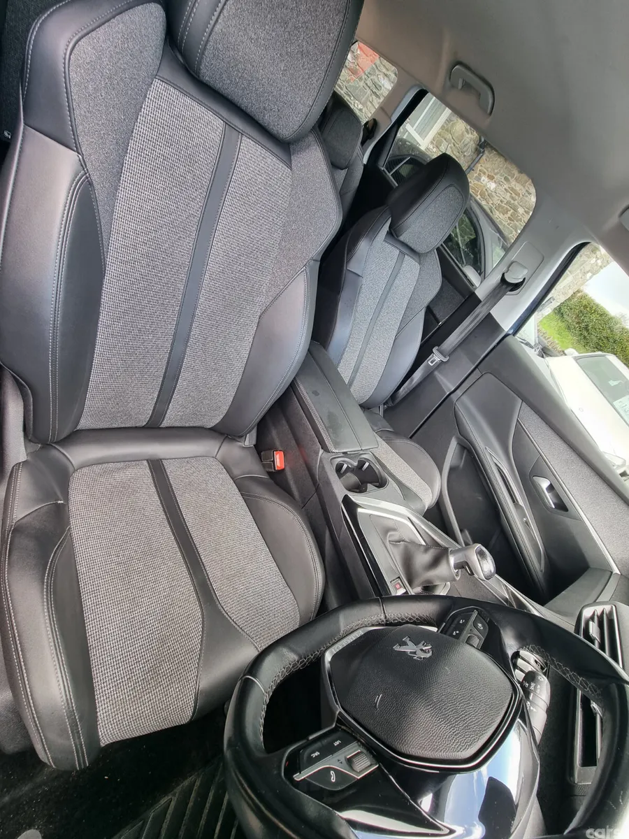 Peugeot 5008 MPV, Diesel, 2019, Blue