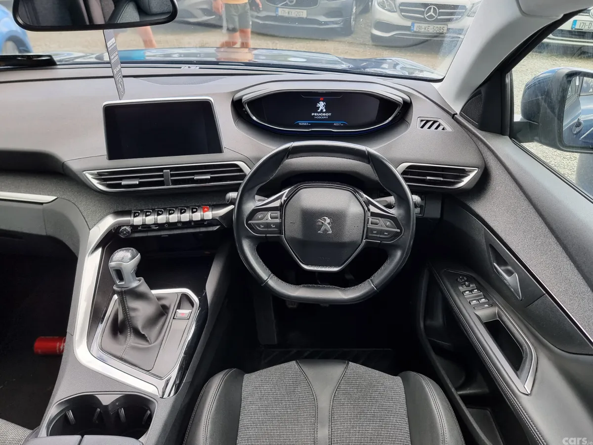 Peugeot 5008 MPV, Diesel, 2019, Blue