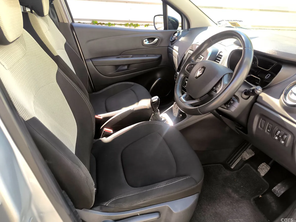 Renault Captur Hatchback, Petrol, 2019, Grey