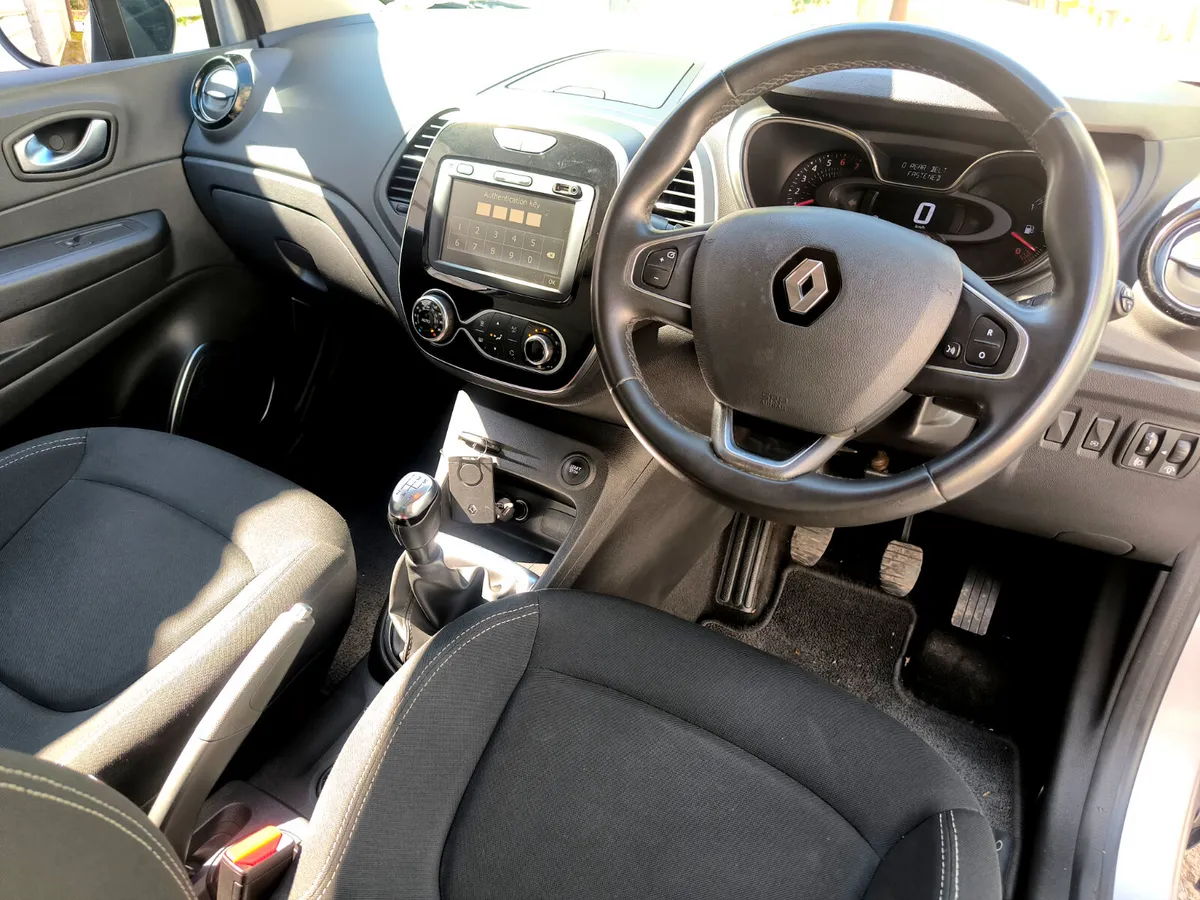 Renault Captur Hatchback, Petrol, 2019, Grey
