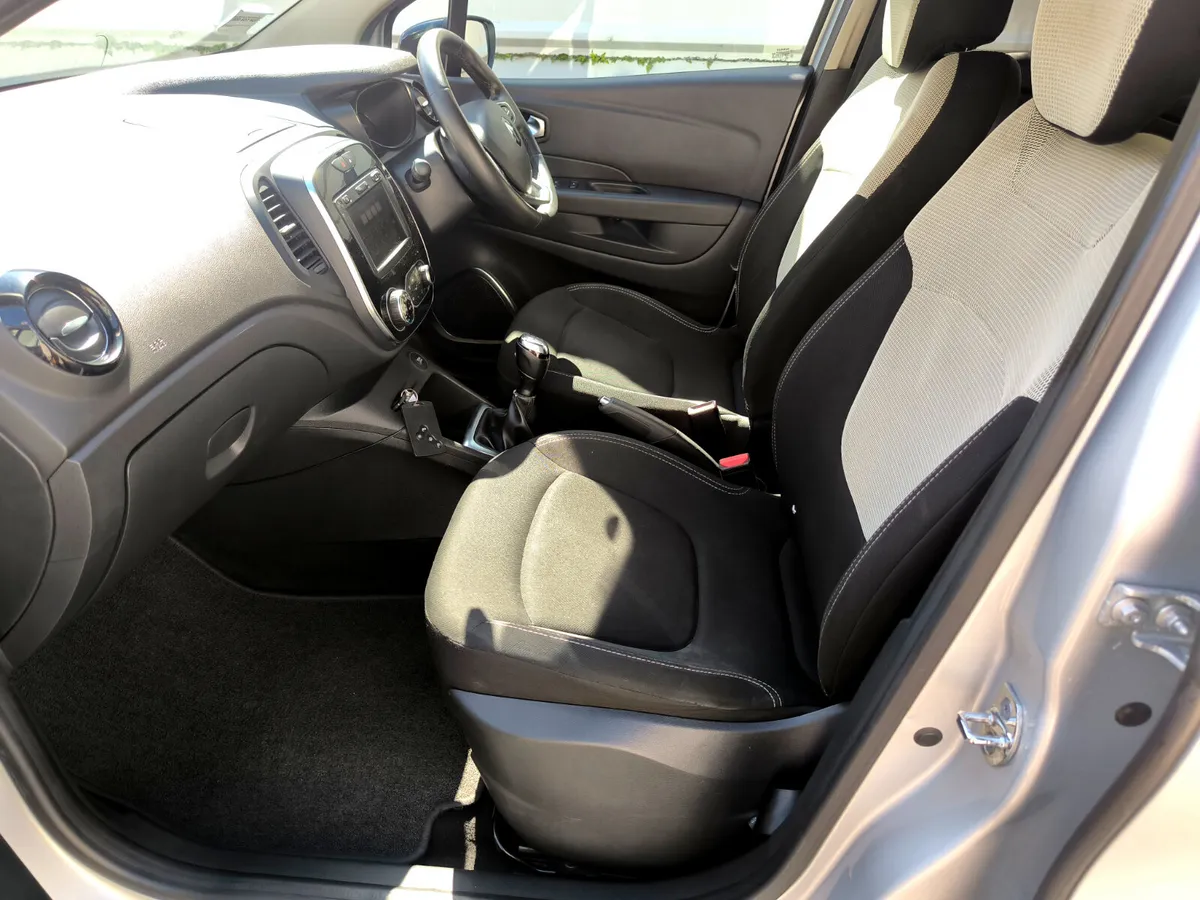 Renault Captur Hatchback, Petrol, 2019, Grey