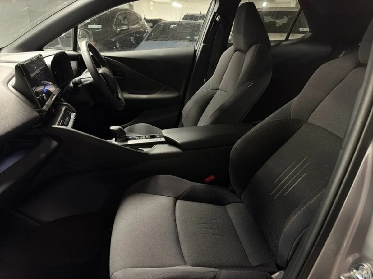 Toyota C-HR SUV, Petrol Hybrid, 2025, Silver