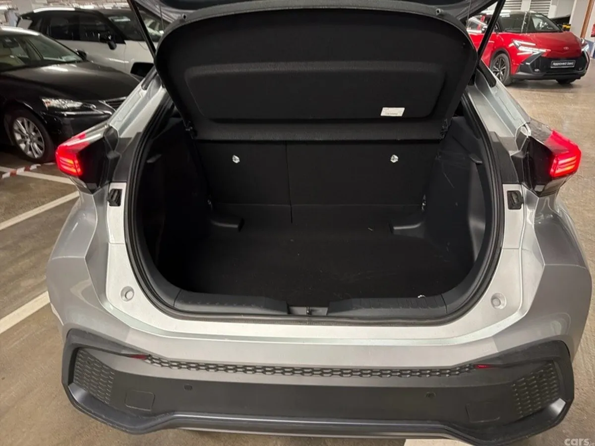 Toyota C-HR SUV, Petrol Hybrid, 2025, Silver