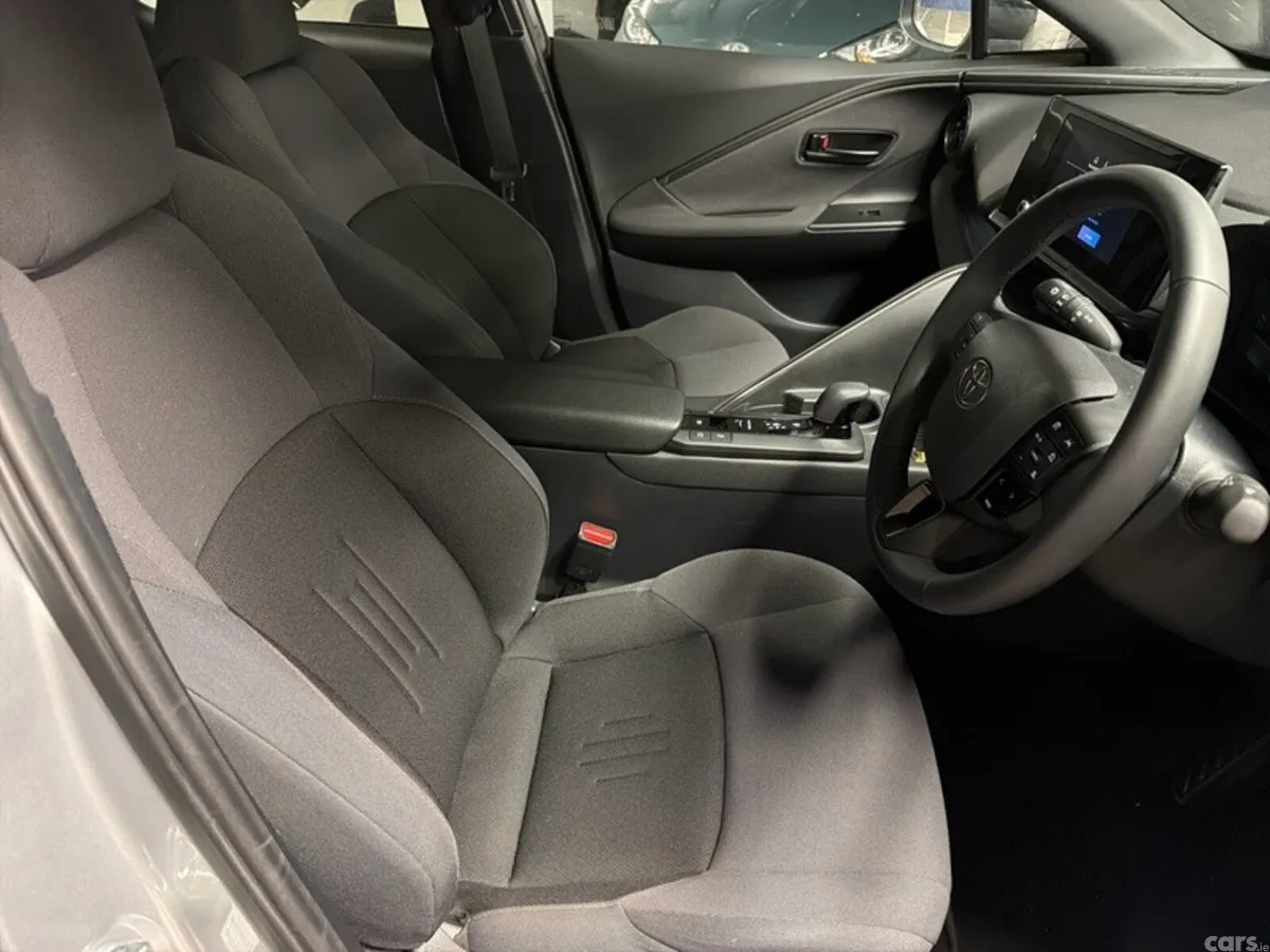 Toyota C-HR SUV, Petrol Hybrid, 2025, Silver