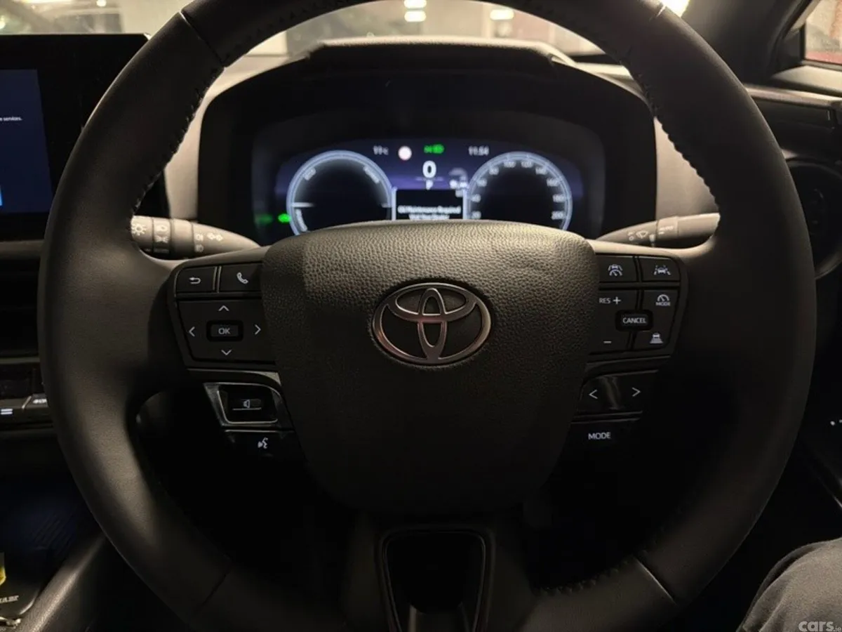 Toyota C-HR SUV, Petrol Hybrid, 2025, Silver