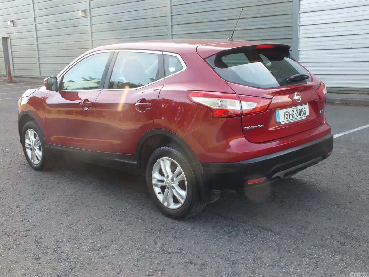 Nissan Qashqai Hatchback, Diesel, 2015, Red