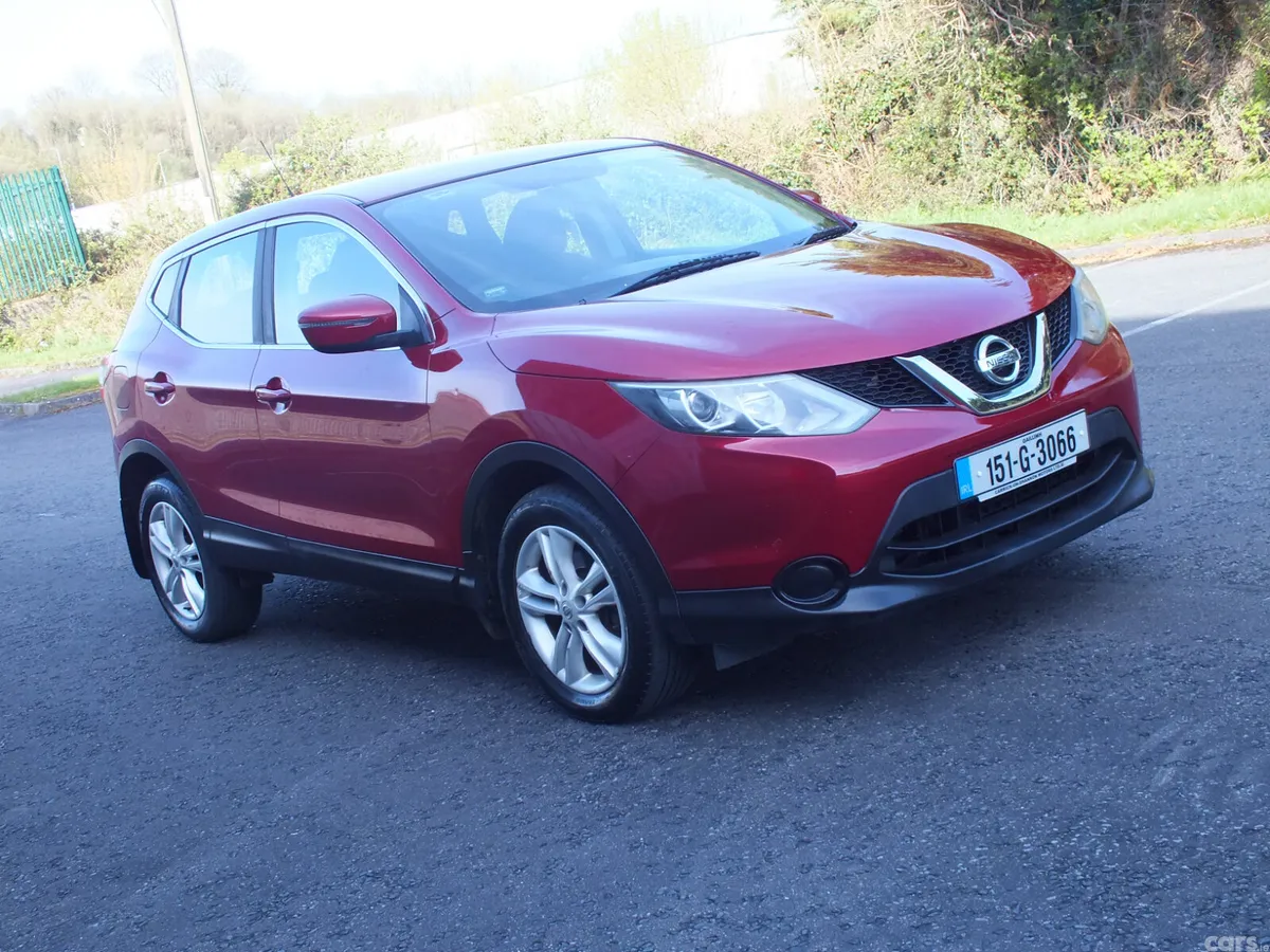 Nissan Qashqai Hatchback, Diesel, 2015, Red