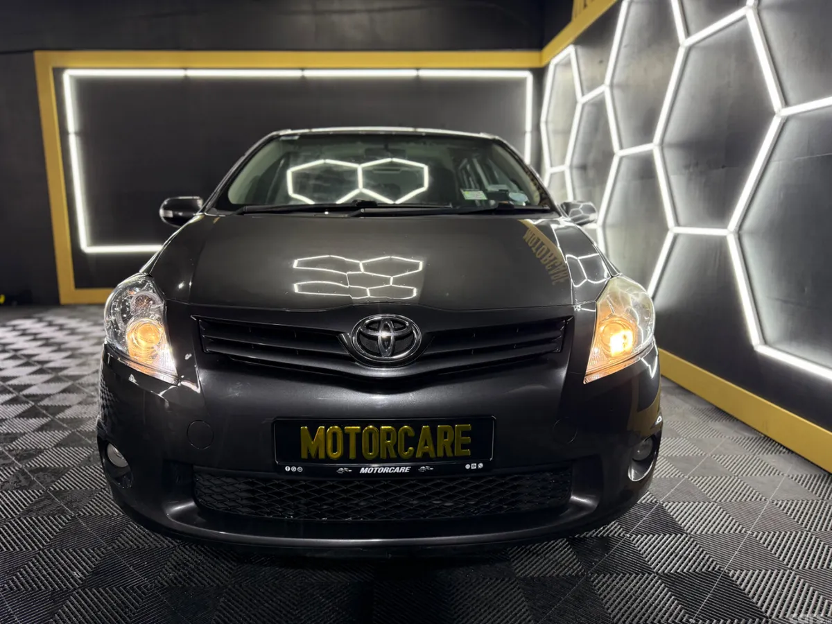 Toyota Auris Hatchback, Diesel, 2011, Grey