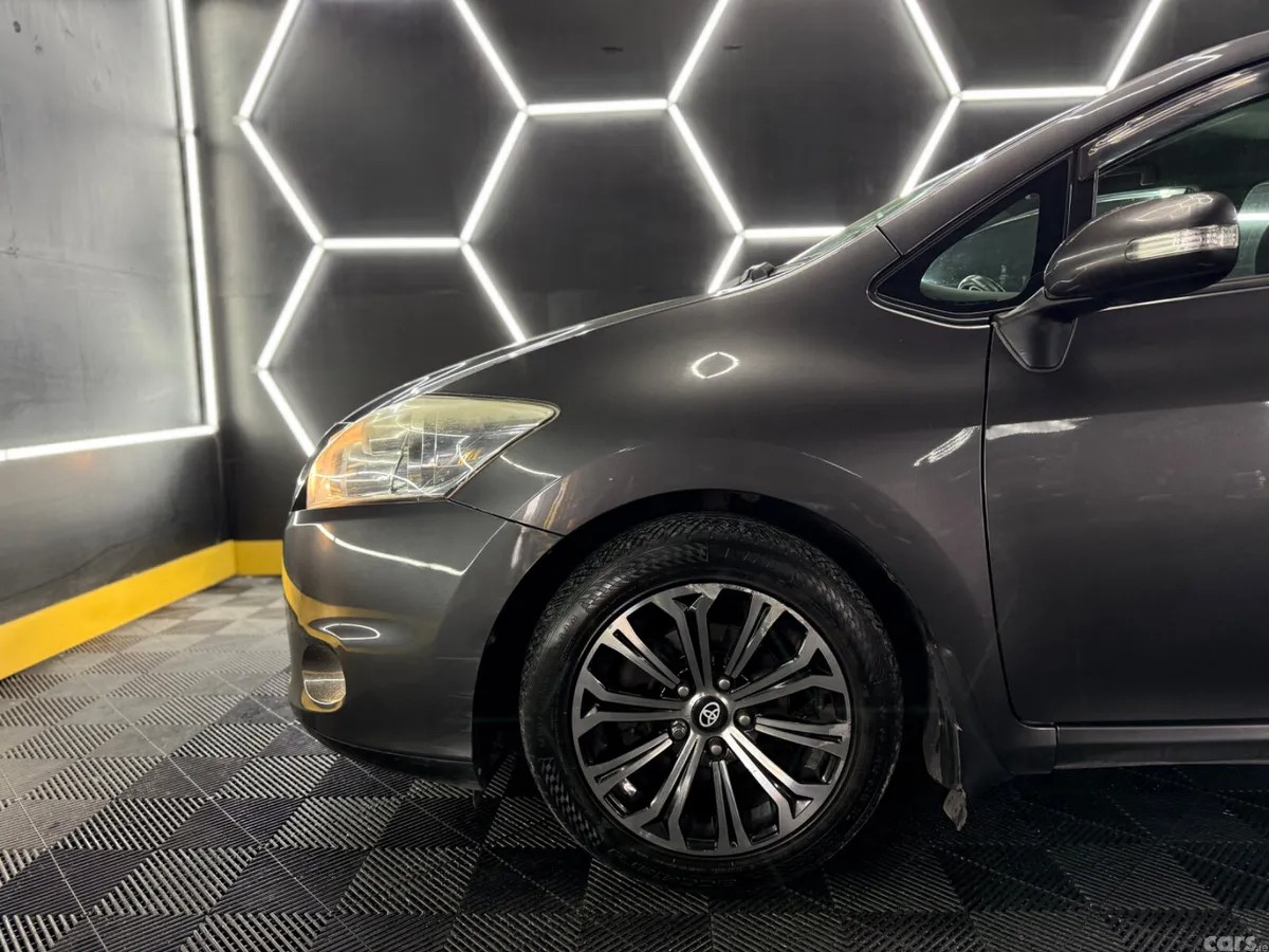 Toyota Auris Hatchback, Diesel, 2011, Grey
