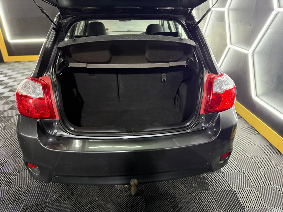 Toyota Auris Hatchback, Diesel, 2011, Grey