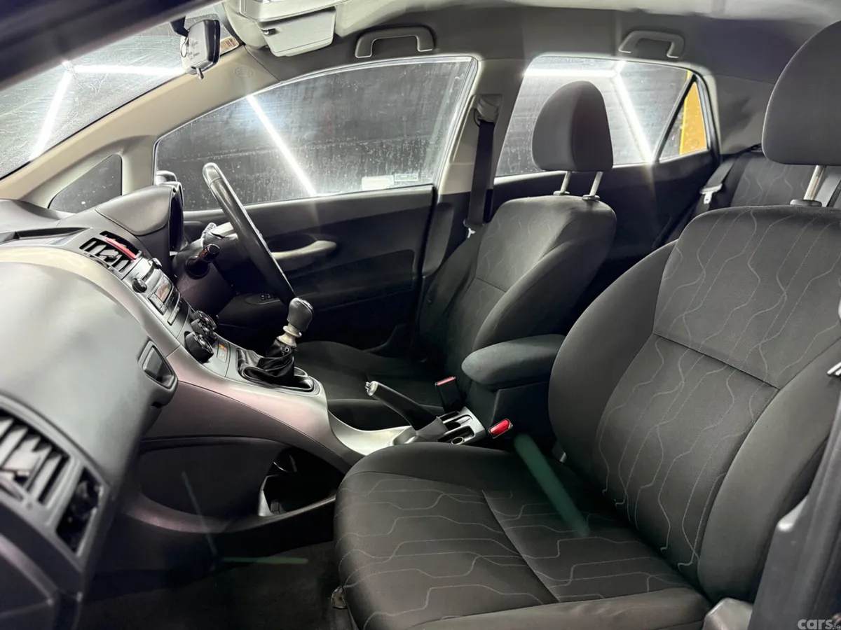 Toyota Auris Hatchback, Diesel, 2011, Grey