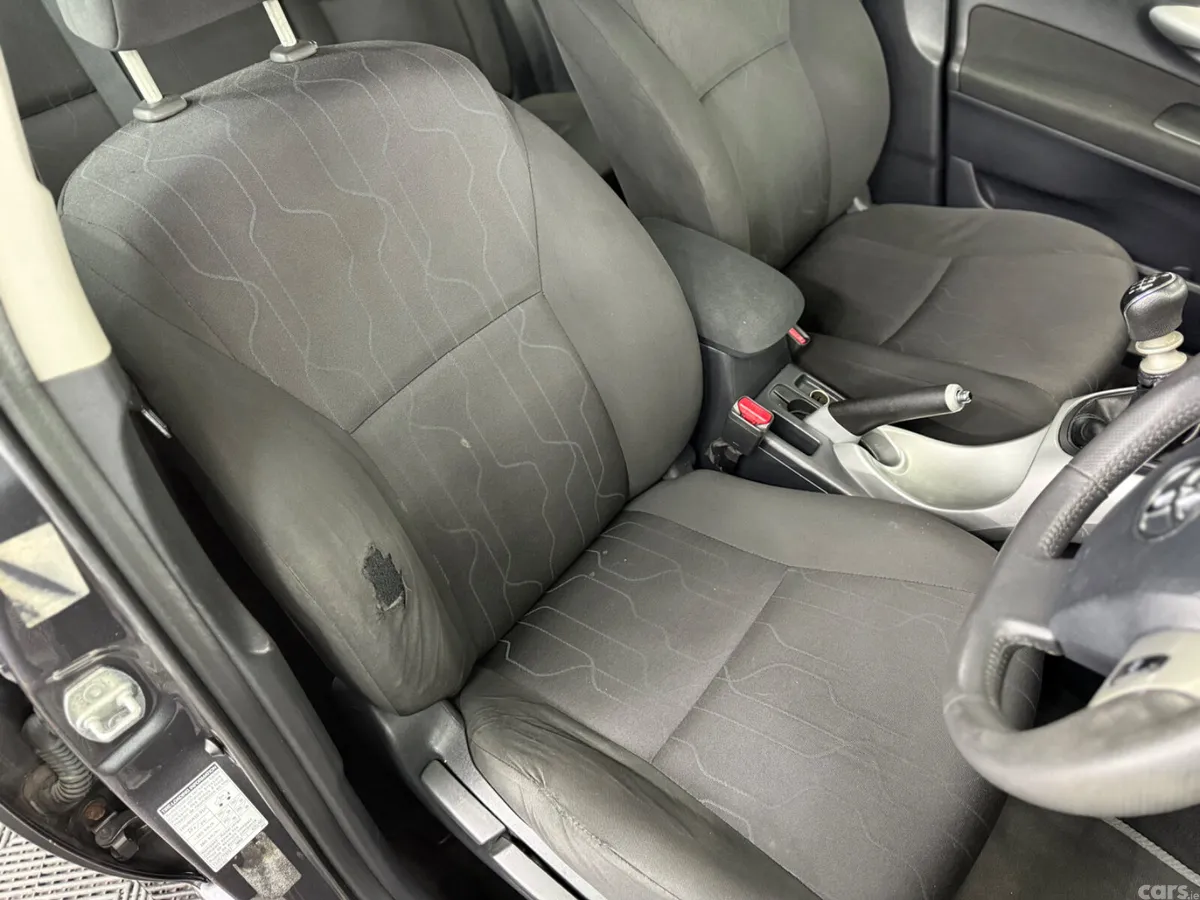 Toyota Auris Hatchback, Diesel, 2011, Grey