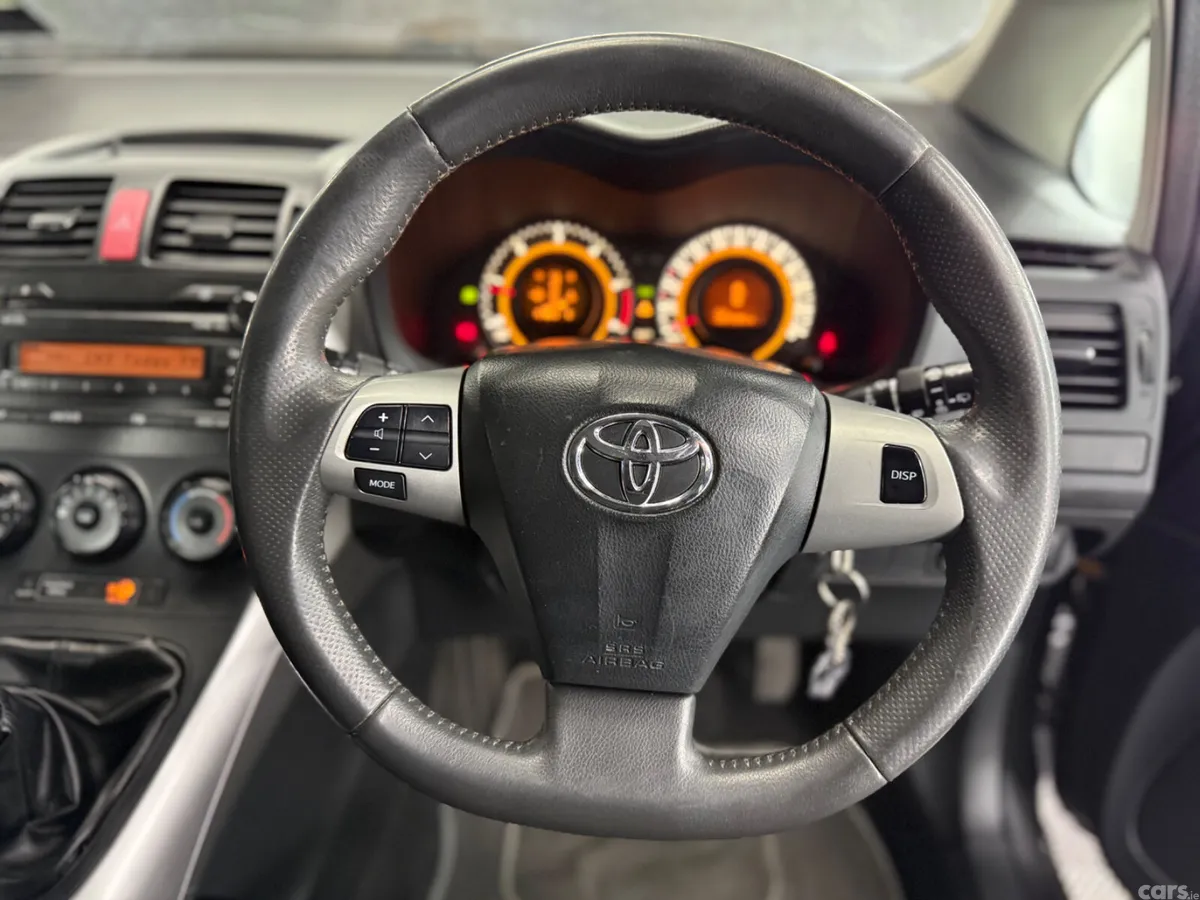 Toyota Auris Hatchback, Diesel, 2011, Grey