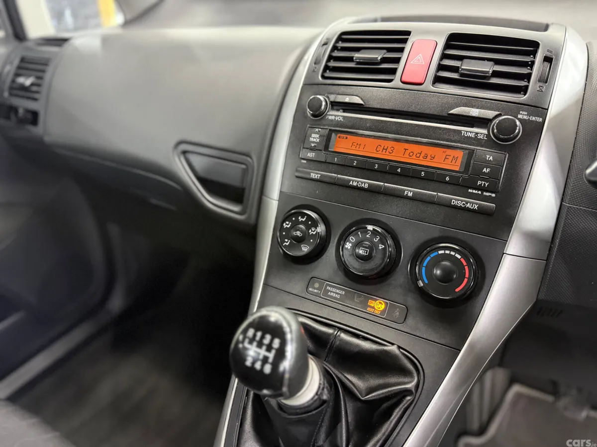 Toyota Auris Hatchback, Diesel, 2011, Grey
