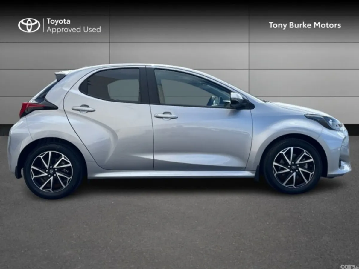 Toyota Yaris Hatchback, Petrol Hybrid, 2023, Silver