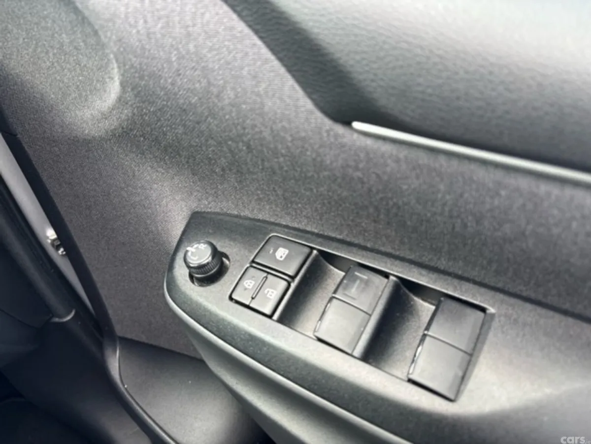 Toyota Yaris Hatchback, Petrol Hybrid, 2023, Silver