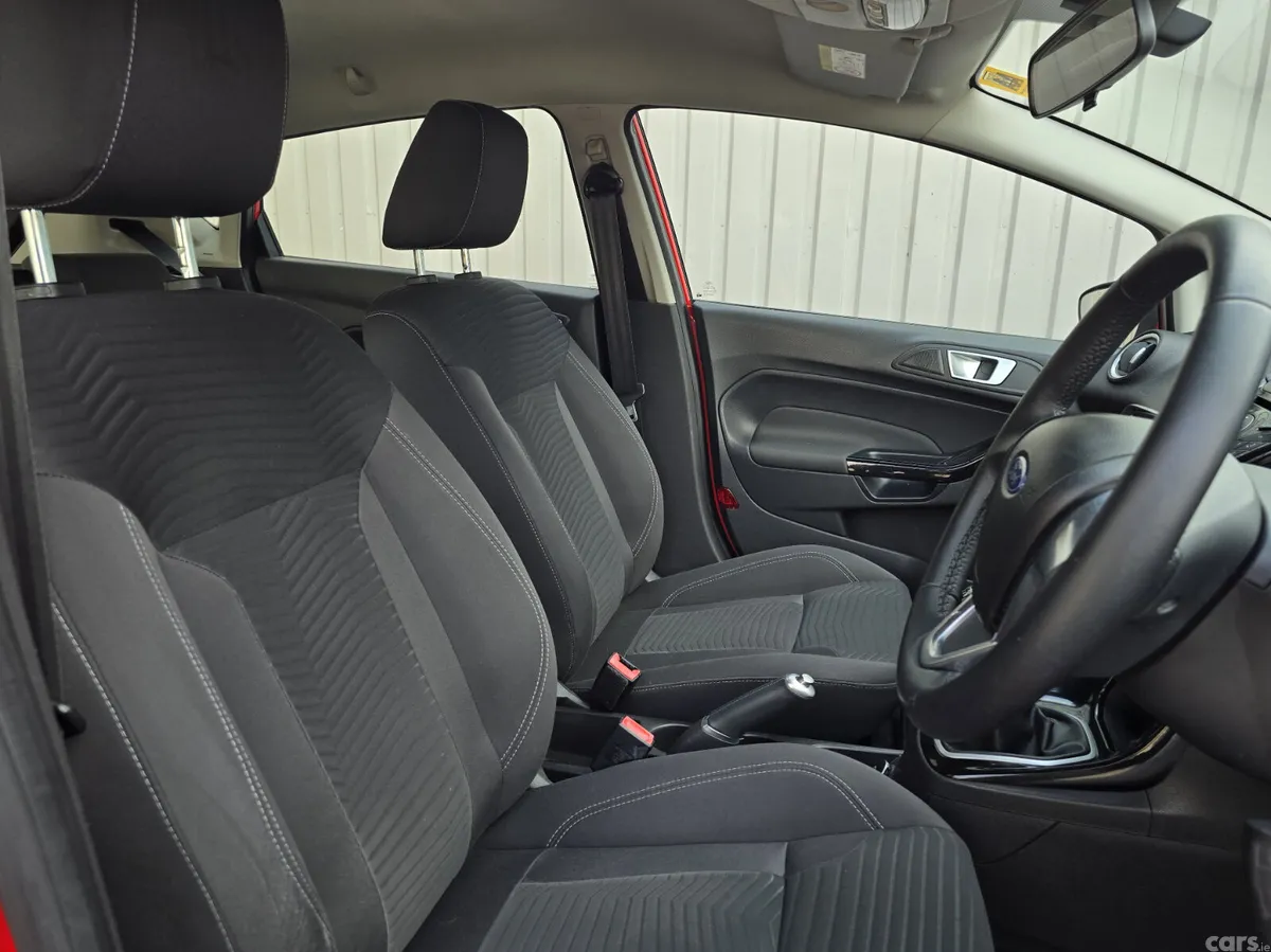 Ford Fiesta Hatchback, Petrol, 2014, Red