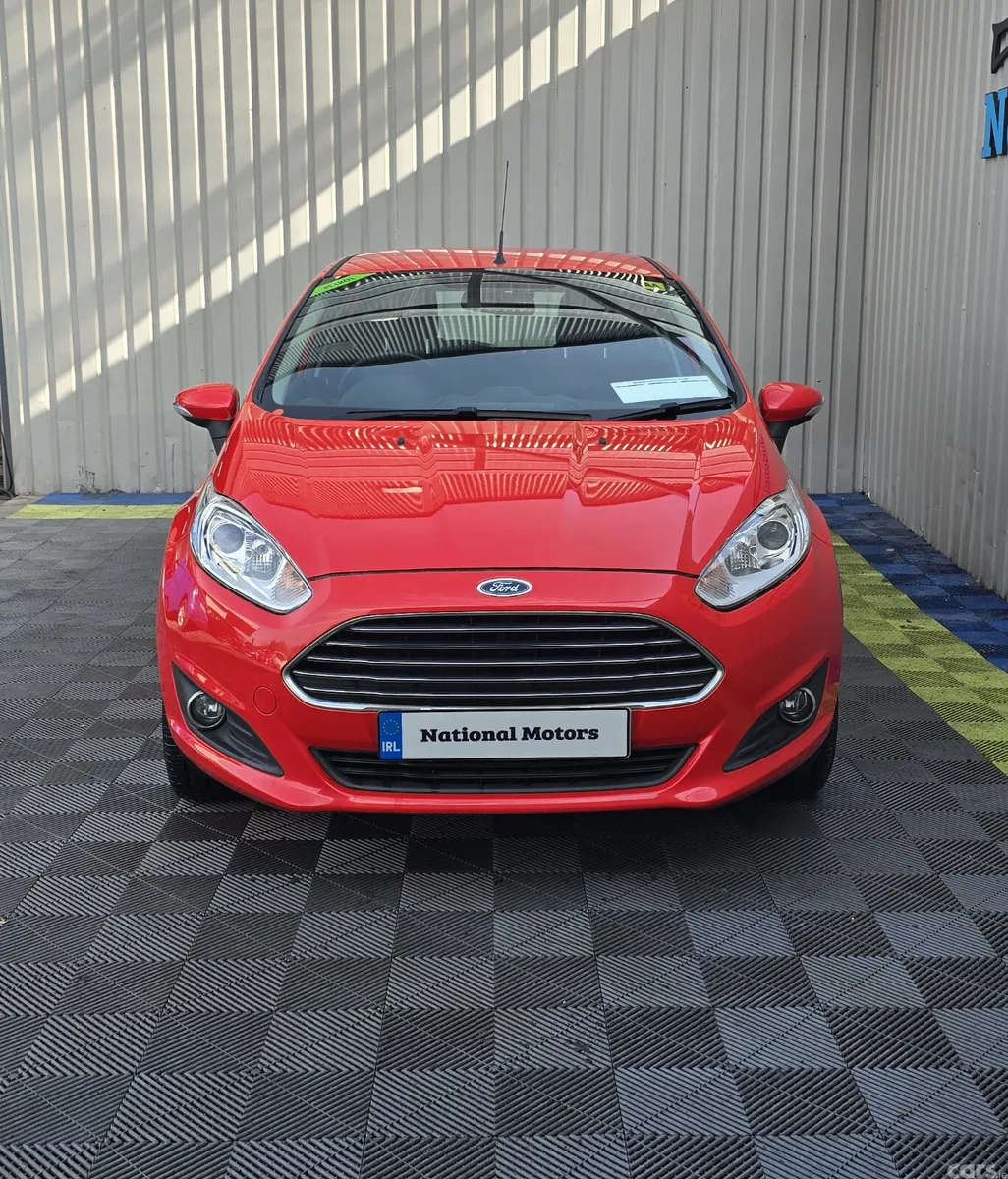 Ford Fiesta Hatchback, Petrol, 2014, Red