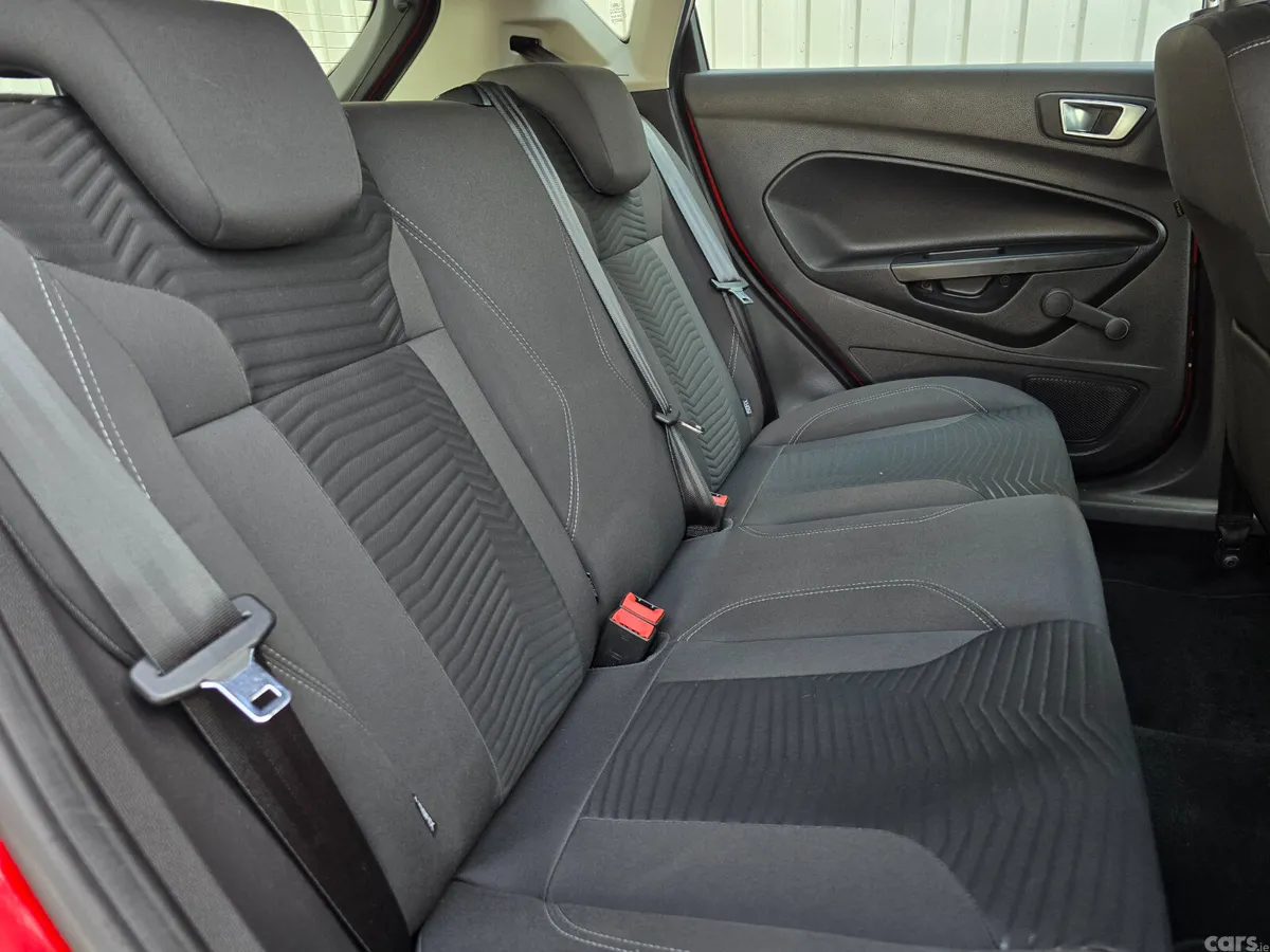 Ford Fiesta Hatchback, Petrol, 2014, Red