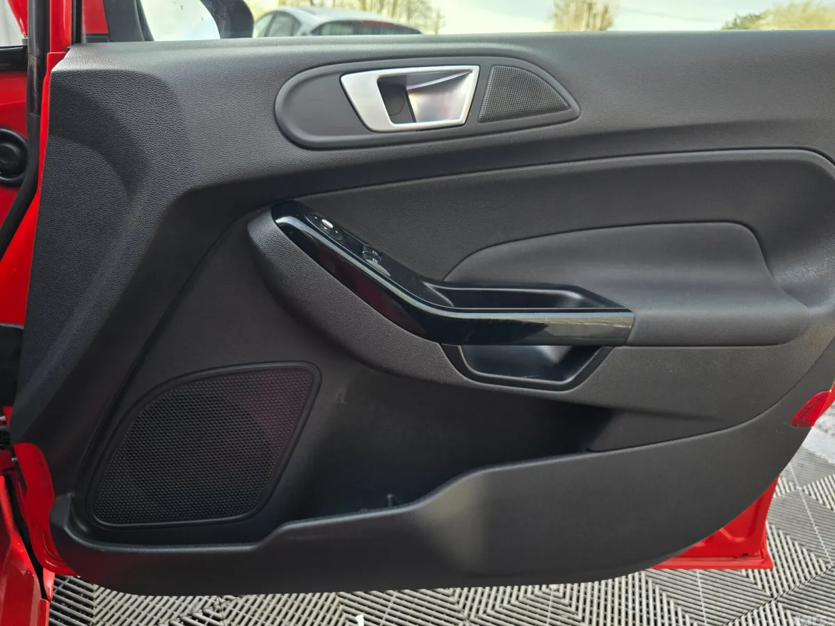 Ford Fiesta Hatchback, Petrol, 2014, Red