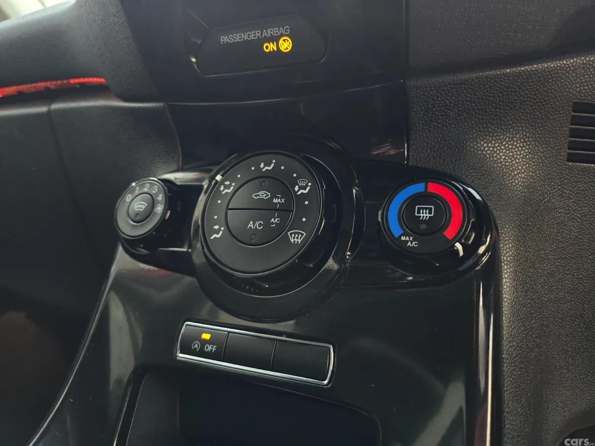 Ford Fiesta Hatchback, Petrol, 2014, Red
